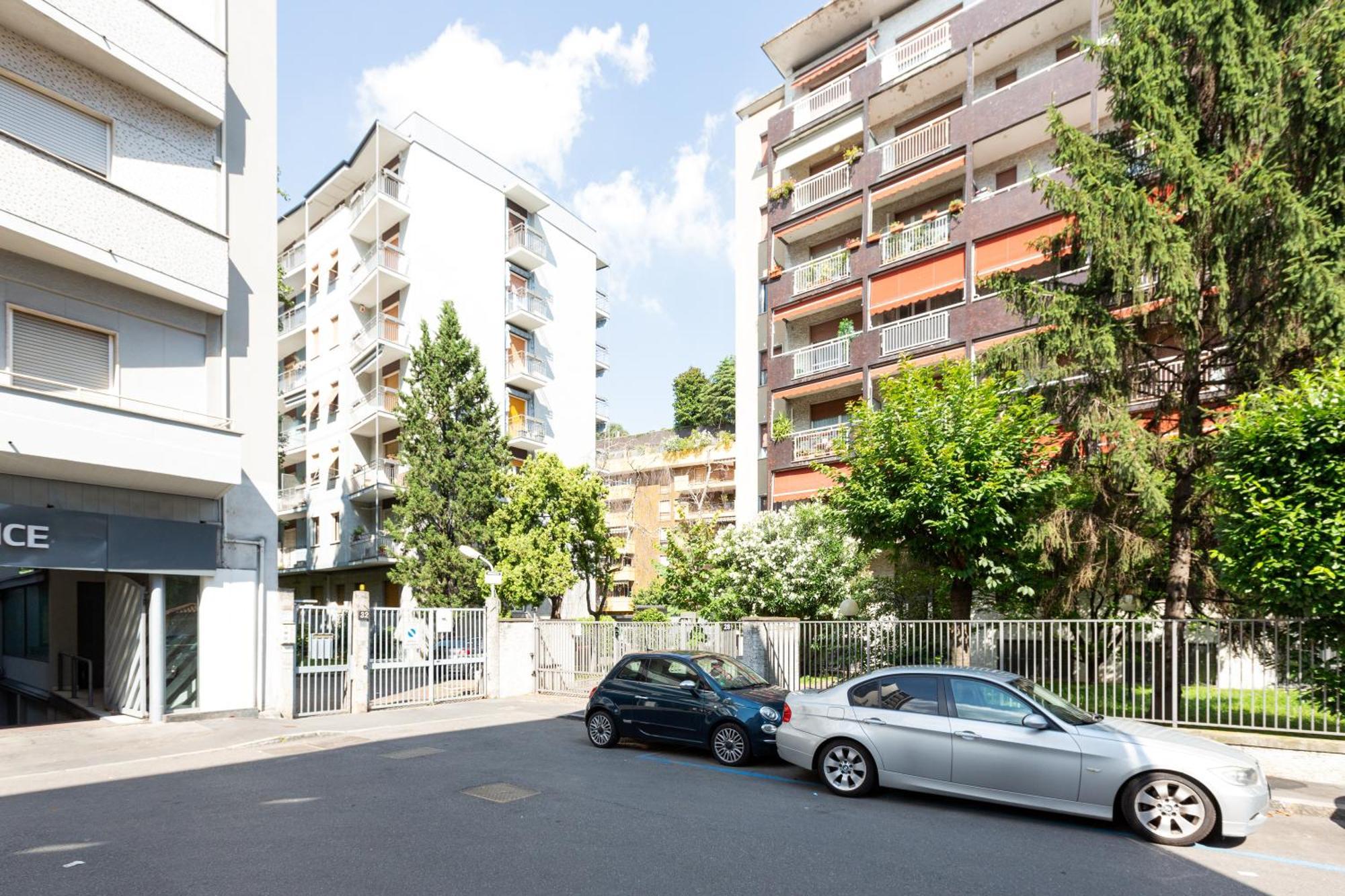 Ca' Granda M5 & Bicocca - Apartment With Parking Milan Bagian luar foto